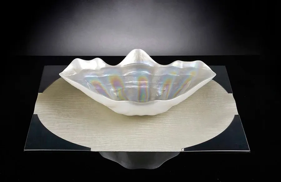 picture 1 Extraordinary glass plate in pearl color - Luxury Products