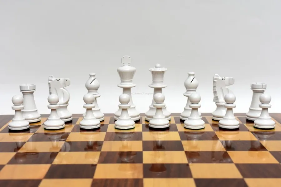 obrazek 4 Eleganckie pionki szachowe w kolorze flagi polskiej idealne na prezent - The Chess Empire