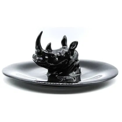Picture A wonderful ceramic plate decorated with a rhinoceros head