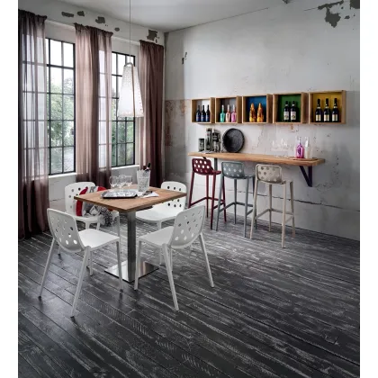 Zdjęcie Mały kwadratowy stolik obiadowy z Włoch – La Primavera