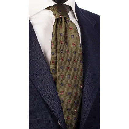 Zdjęcie Elegancki krawat w kolorze khaki z czerwono-niebieskim wzorem