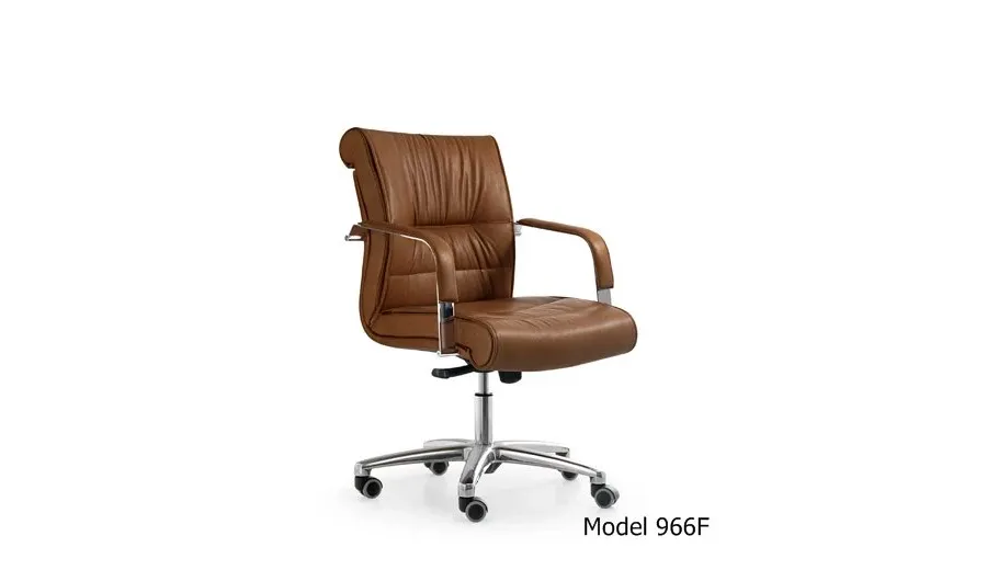 picture 2 Leather armchair for the director