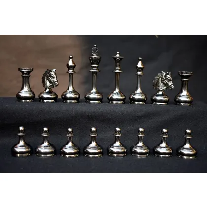 Zdjęcie Piękne mosiężne pionki idealne dla miłośników szachów - The Chess Empire