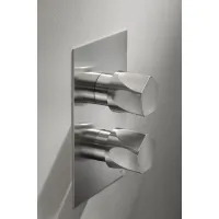 Zdjęcie Prysznicowe baterie ze stali nierdzewnej - sterowanie termostatyczne i dwukierunkowy rozdzielacz