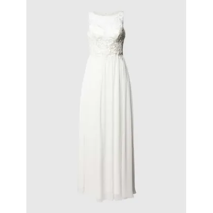 Zdjęcie Suknia ślubna z ozdobnym obszyciem