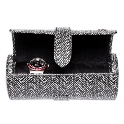 Picture A wonderful roll-shaped case for three watches