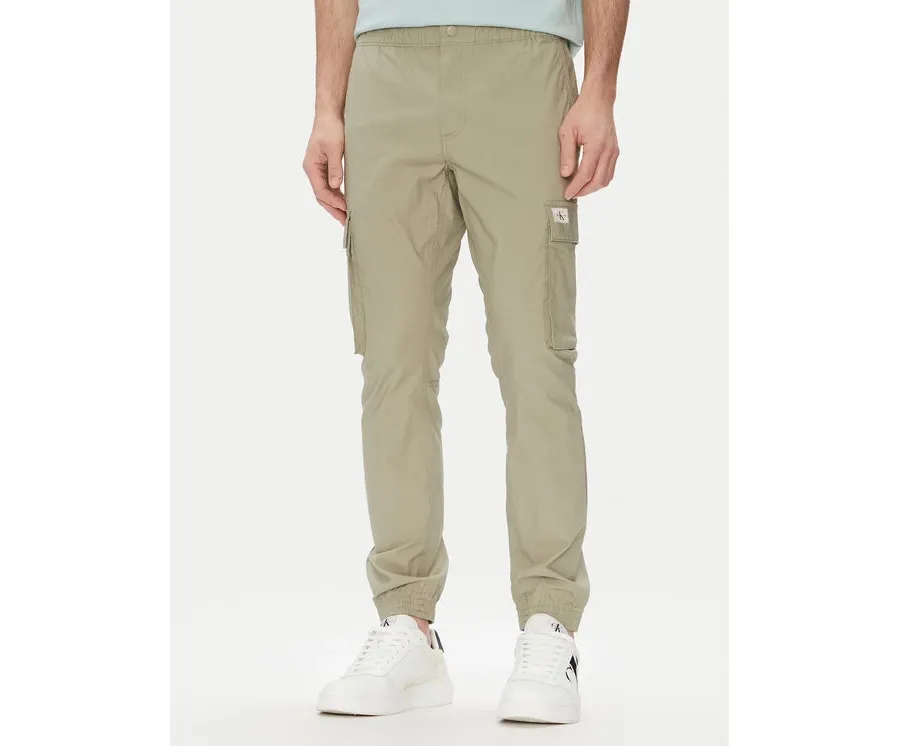 obrazek 1 Calvin Klein Jeans Joggery J30J327614 Zielony Slim Fit