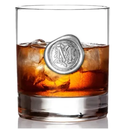Zdjęcie Fantastyczna szklanka do whisky z ozdobną literą