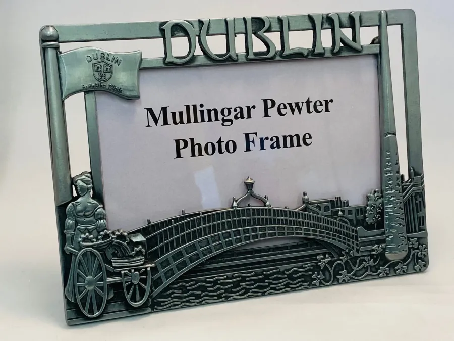 obrazek 1 Piękna ramka na zdjęcia z obramowaniem przedstawiającym miasto Dublin