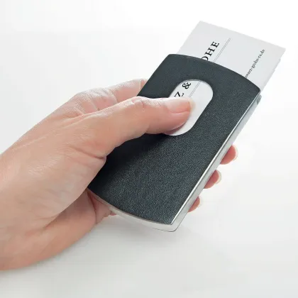 Zdjęcie Fantastyczny wizytownik ze stali nierdzewnej i skóry ekologicznej