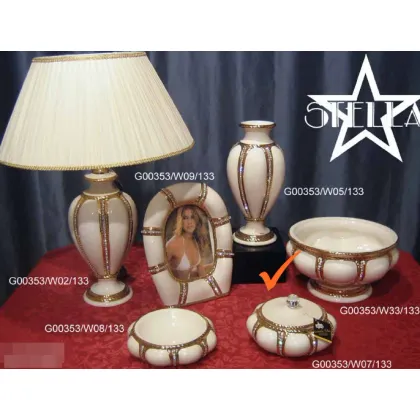 Picture A stunning ceramic box decorated with crystals