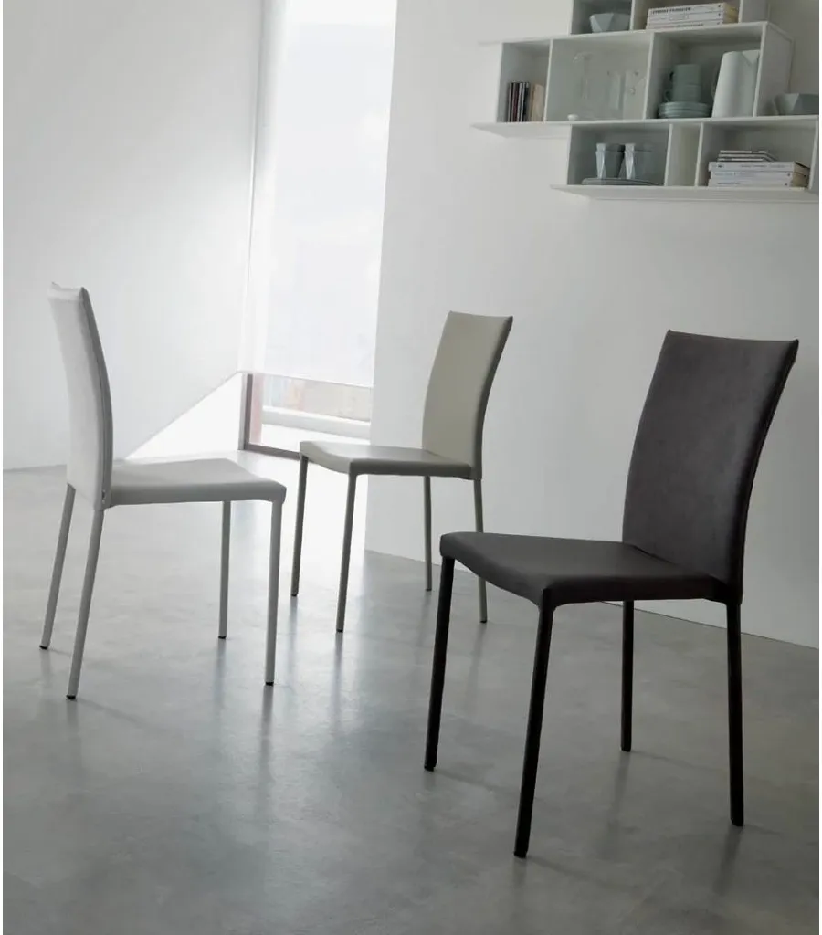 obrazek 1 Krzesła do salonu albo jadalni, klasyczne, eleganckie od designera z Włoch