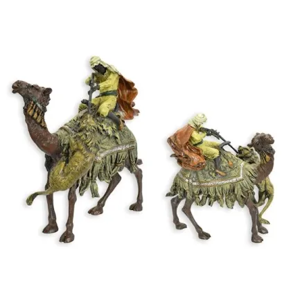 Zdjęcie Ekskluzywna rzeźba arabskiego myśliwego na wielbłądzie wykonana z brązu