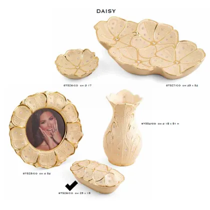 Picture Stylish floral pottery container - Bruno Costenaro