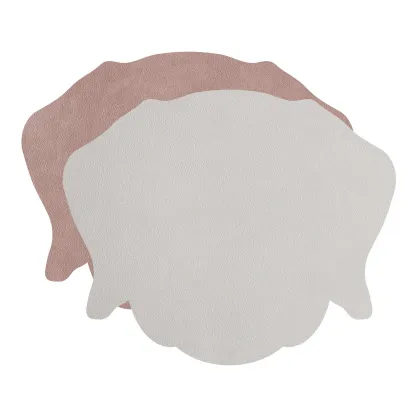 Zdjęcie Skórzana podkładka pod kubek w kształcie głowy psa w kolorze perłowym i zgaszonego różu