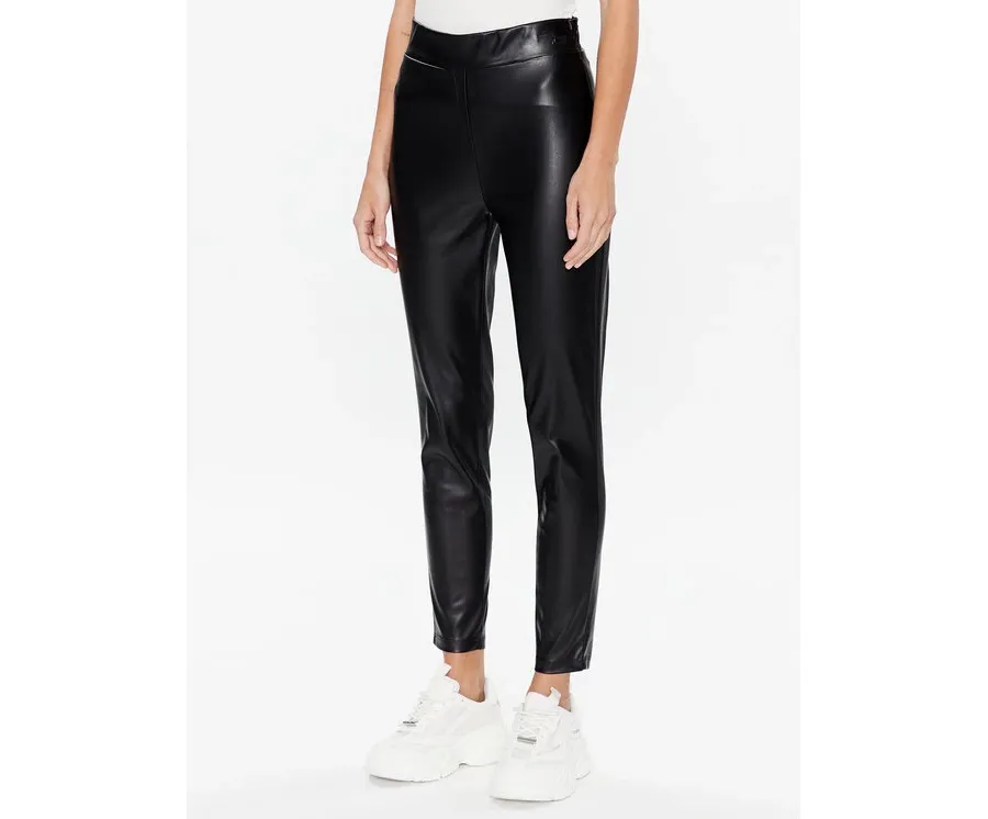 obrazek 1 DKNY Spodnie z imitacji skóry P2HKTO61 Czarny Slim Fit