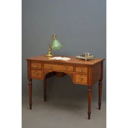 Zdjęcie Antyczne biurko z XIX wieku