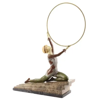 Zdjęcie Wyjątkowa rzeźba gimnastyczki z obręczą wykonana z brązu