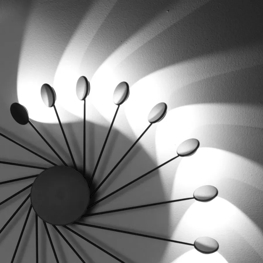 obrazek 2 Czarna lampa sufitowa Helix od włoskiego producenta