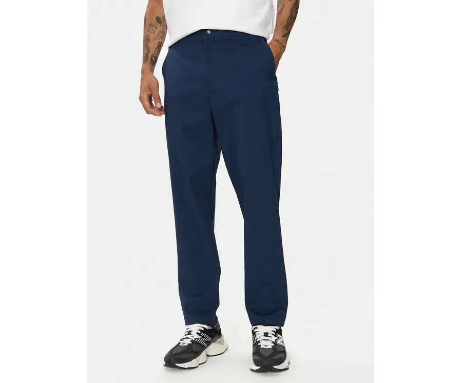 obrazek 1 New Balance Spodnie materiałowe Athletics Standard MP43554NNY Granatowy Regular Fit