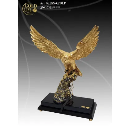 Zdjęcie Genialna figura orła wznoszącego się do loty