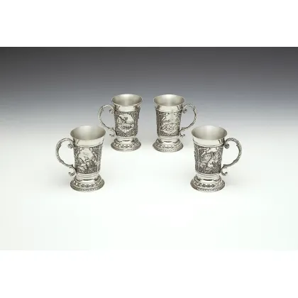 Zdjęcie Unikalny zestaw czterech kufli z pewteru z przedstawieniem irlandzkiej fauny