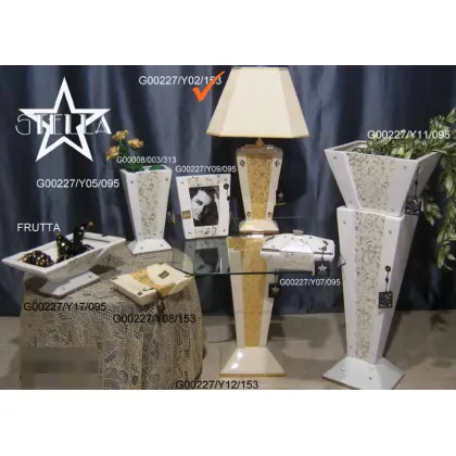 Picture Decorative ceramic desk lamp decorated with gold