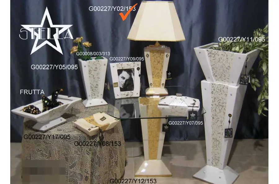 obrazek 1 Dekoracyjna ceramiczna lampa na biurko zdobiona złotem