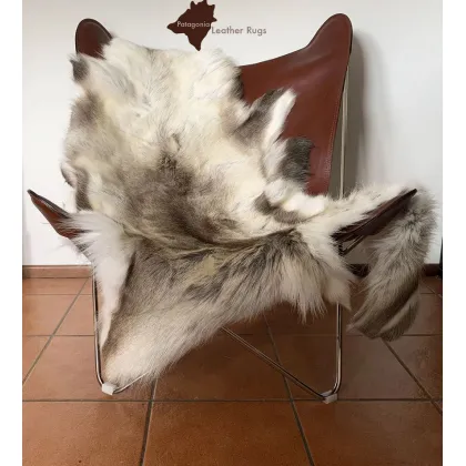 Zdjęcie Ozdobny dywan z naturalnej skóry renifera - 135x100 cm
