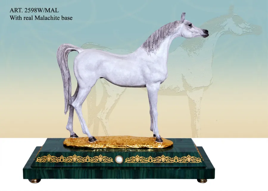 obrazek 1 Świetnie prezentująca się figura konia