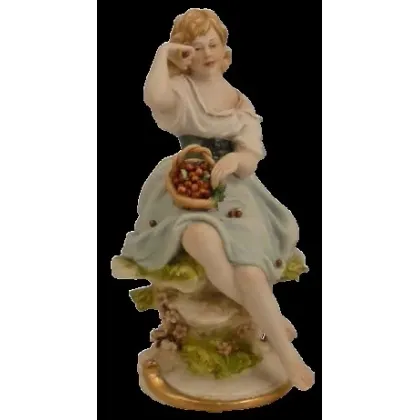 Zdjęcie Oryginalna figurka z porcelany - dziewczyna z wiśniami