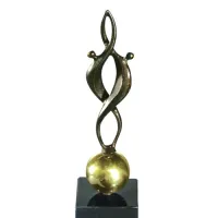 Zdjęcie Doskonała statuetka z platerowanego brązu