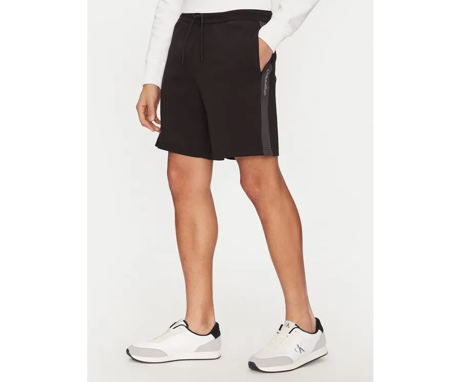 obrazek 1 Calvin Klein Jeans Szorty sportowe J30J327246 Czarny Relaxed Fit