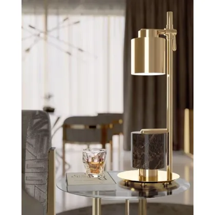 Zdjęcie Lampa na biurko lub stolik z błyszczącego mosiądzu i dodatkiem marmurowym