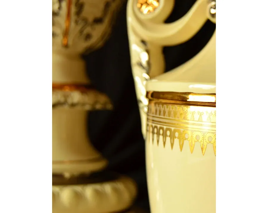 picture 3 Stylish amphora and vase