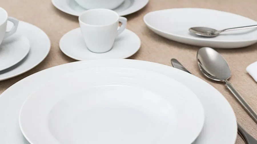 obrazek 3 Zjawiskowa biała porcelana na stół dla 12 osobowej rodziny - Porcel