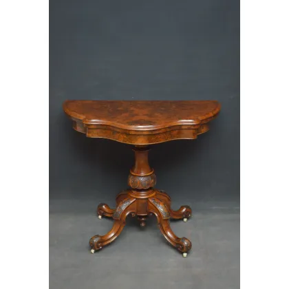 Zdjęcie Atrakcyjny wiktoriański stolik do gry w kartkę z orzecha włoskiego