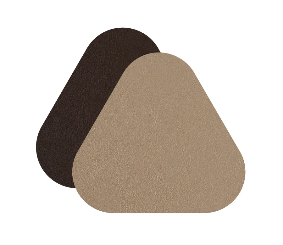 obrazek 1 Skórzana podkładka pod szklankę w kształcie trójkąta w kolorze cappuccino i czekoladowym