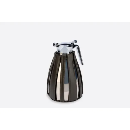 Zdjęcie Ekskluzywna średniej wielkości karafka termiczna w pokrowcu ze skóry naturalnej w kolorze zielonej agawy - do kuchni