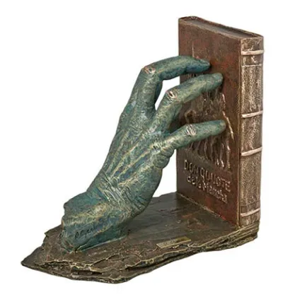 Zdjęcie Lewa dłoń Dona Kichota - niecodzienna podpórka do książek