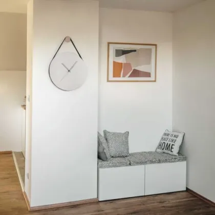 Picture Minimalist ceramic wall clock