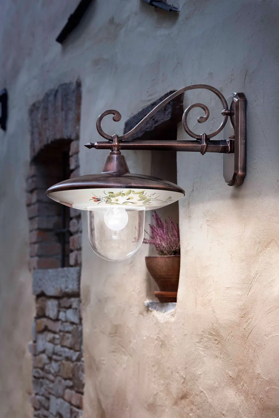 obrazek 2 Włoska lampa ścienna w stylu klasycznym na zewnątrz