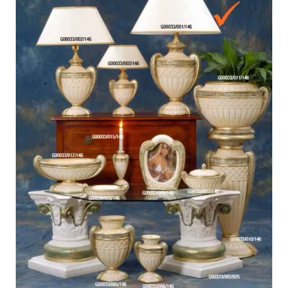 Zdjęcie Szykowna ceramiczna lampa a białym abażurem