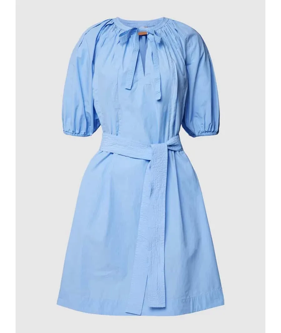 obrazek 1 Sukienka o długości do kolan z wiązanym paskiem model ‘Dumpa’