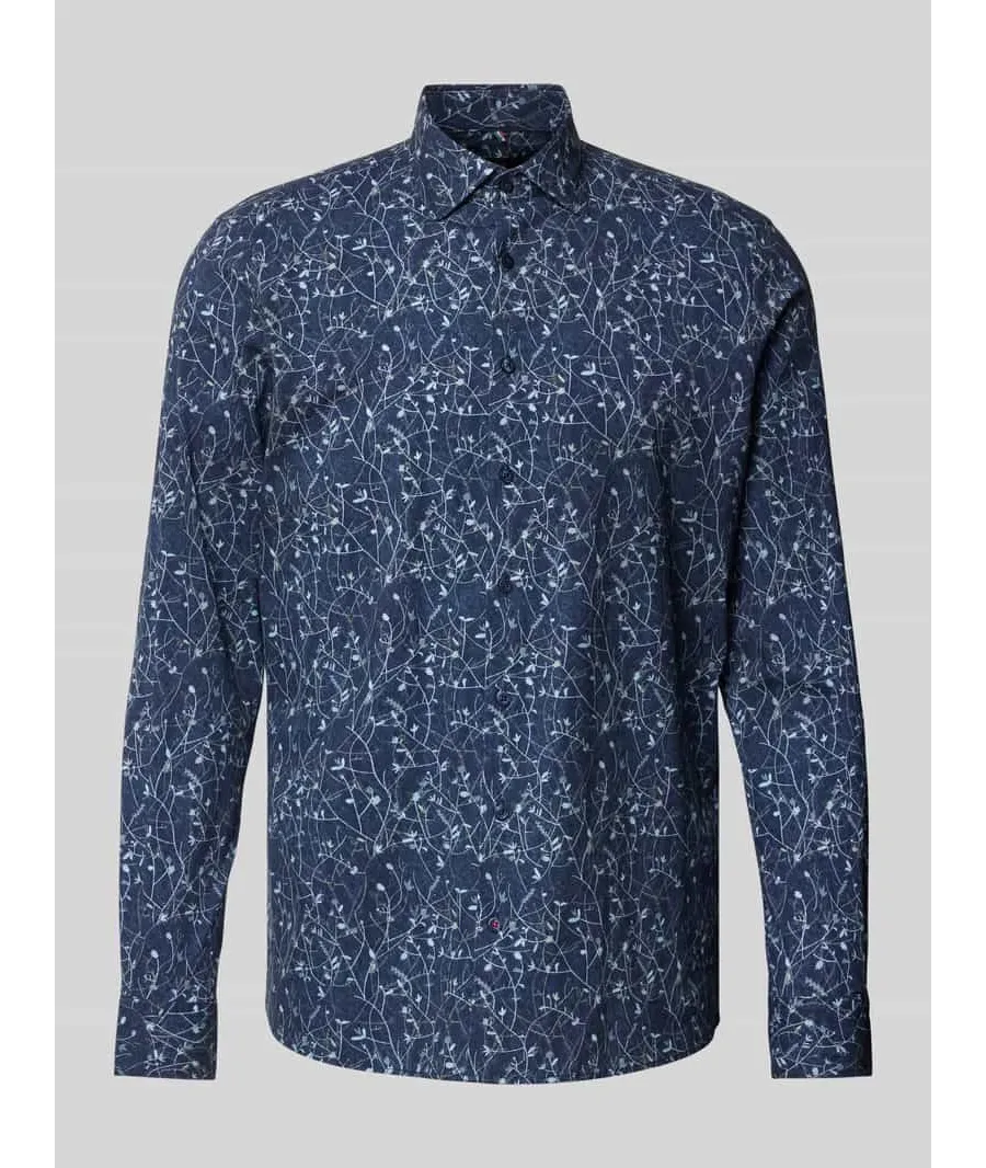 obrazek 1 Koszula casualowa o kroju slim fit z kołnierzykiem typu kent model ‘STEVEN’