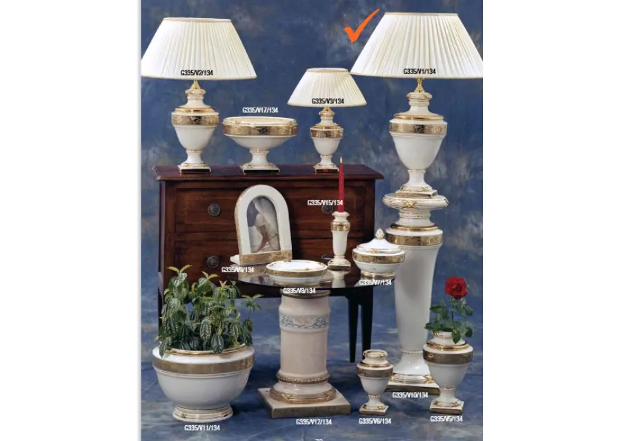 obrazek 1 Polerowana stylowa lampa z złotym pasem