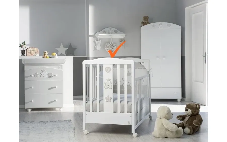 obrazek 1 Gustowne łóżeczko z wyposażeniem dla niemowlaka - Italbaby