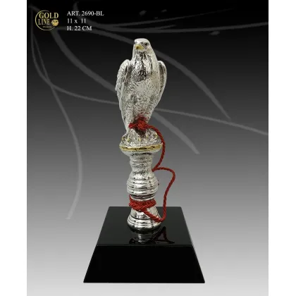 Zdjęcie Wyjątkowa figura dumnego orła