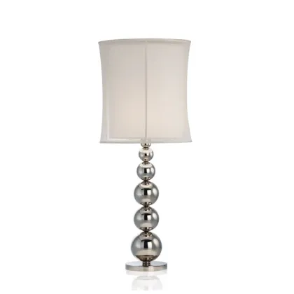 Zdjęcie Stylowa lampa mosiężna z wykwintnym wzorem