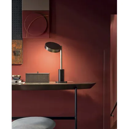 Zdjęcie Luksusowa lampka nocna lub do gabinetu w stylu minimalistycznym